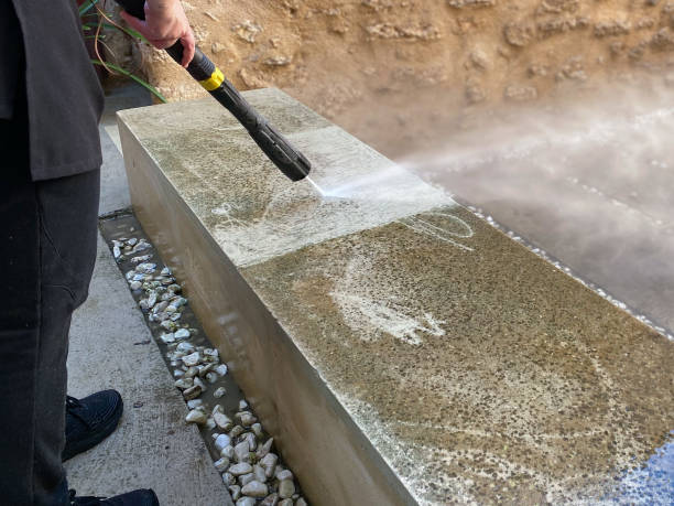 Best Garage Pressure Washing  in Urbana, IA